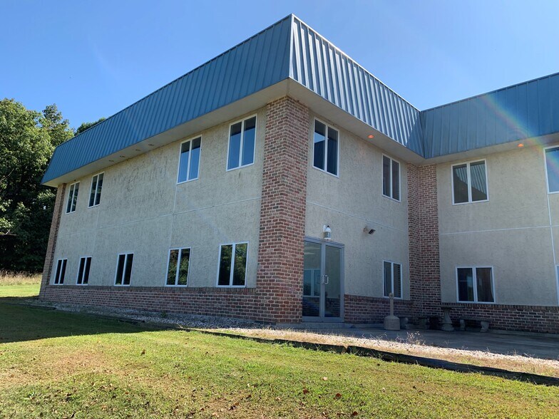 130 Futura Dr, Pottstown, PA à louer - Photo du bâtiment - Image 3 de 6