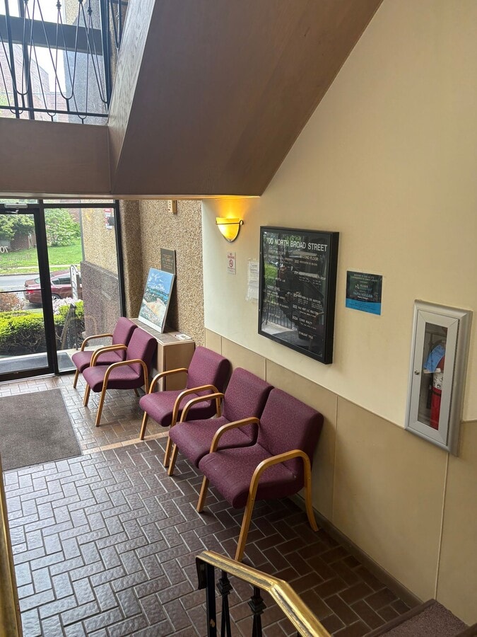700 N Broad St, Elizabeth, NJ 07208 - Unité 103 - - Photo intérieure - Image 1 of 5