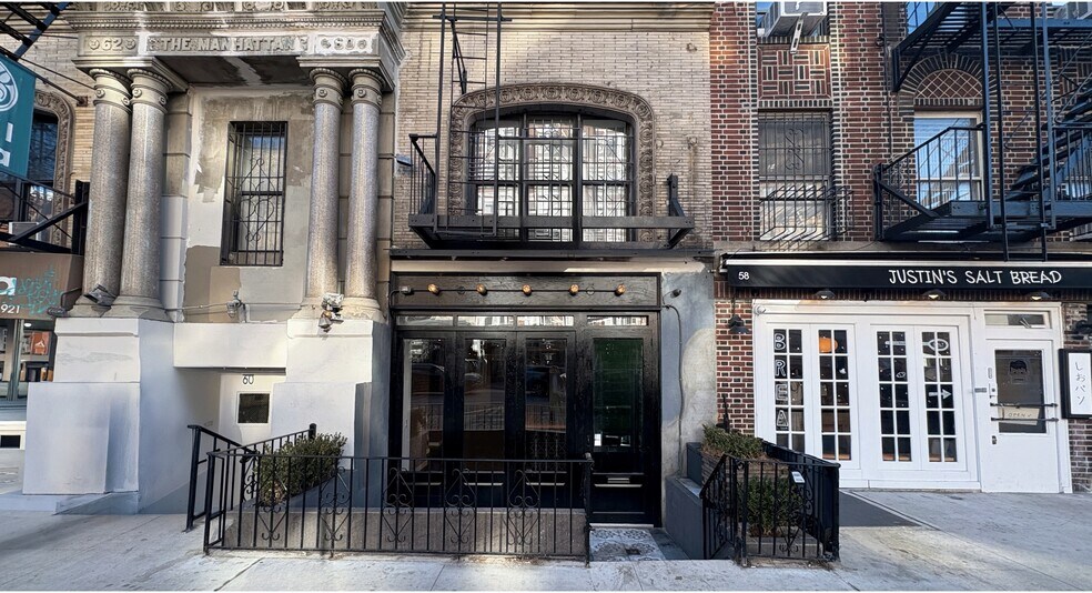 60-62 2nd Ave, New York, NY à louer - Photo du bâtiment - Image 1 de 9