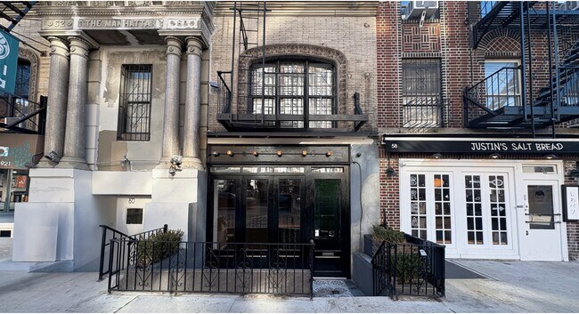 Plus de détails pour 60-62 2nd Ave, New York, NY - Commerce de détail à louer
