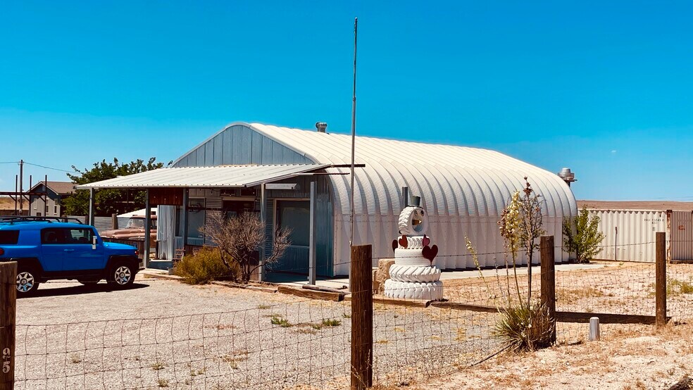 1613 W San Antonio St, Marfa, TX à vendre - Photo du bâtiment - Image 2 de 55