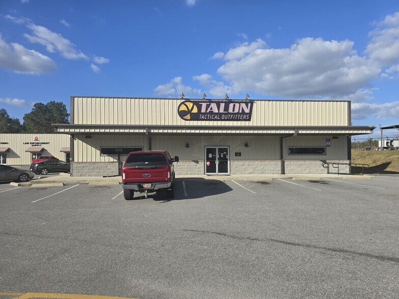 301 Commerce Blvd, Midway, FL à louer - Photo du bâtiment - Image 3 de 11