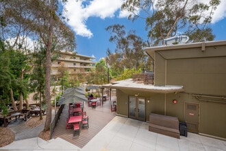 9332 Eucalyptus Grove Ln, La Jolla, CA for lease Interior Photo- Image 2 of 13