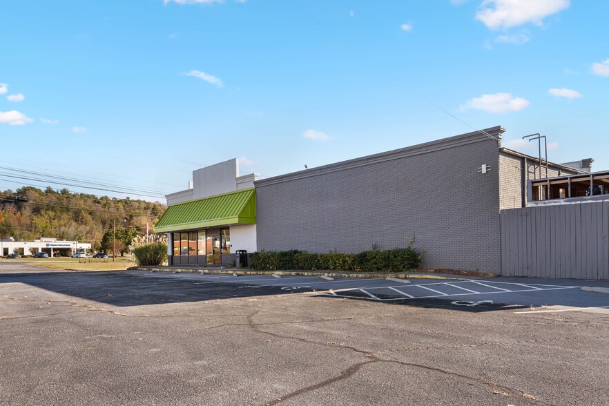 1429 US Highway 421, Wilkesboro, NC for lease - Building Photo - Image 3 of 17