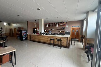 Plus de détails pour Multi-résidentiel à vendre