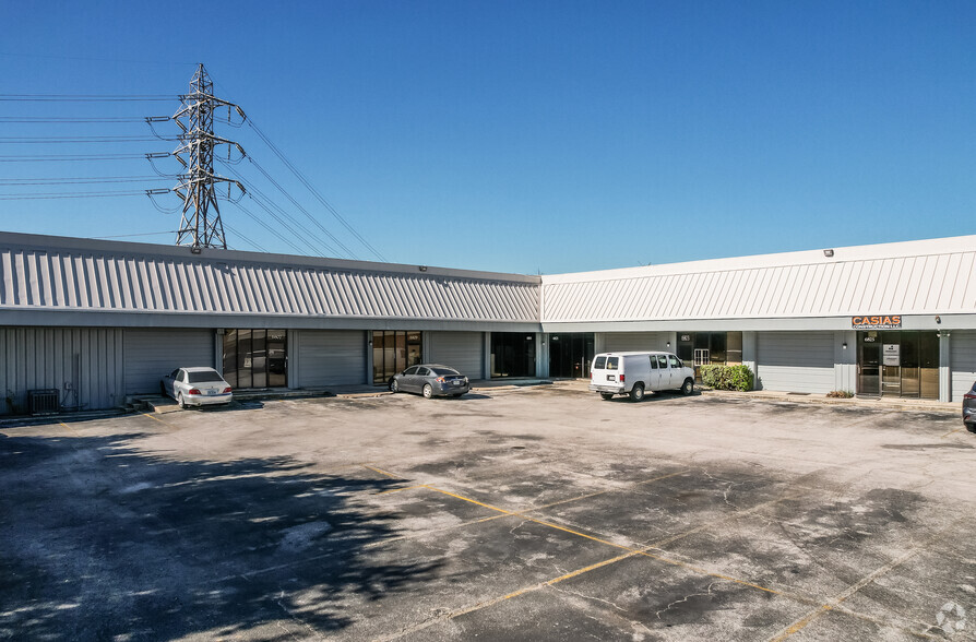 6803-6831 Breeden Ave, San Antonio, TX for lease - Building Photo - Image 3 of 8