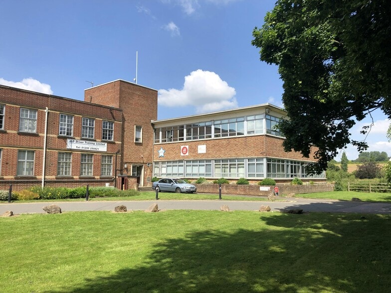 Main Block & Area 3, Cherwell Business Village, Banbury à louer - Photo du bâtiment - Image 3 de 22