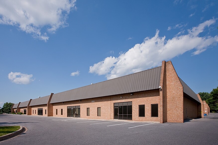 823 Hammonds Ferry Rd, Linthicum, MD à louer - Photo du bâtiment - Image 2 de 5