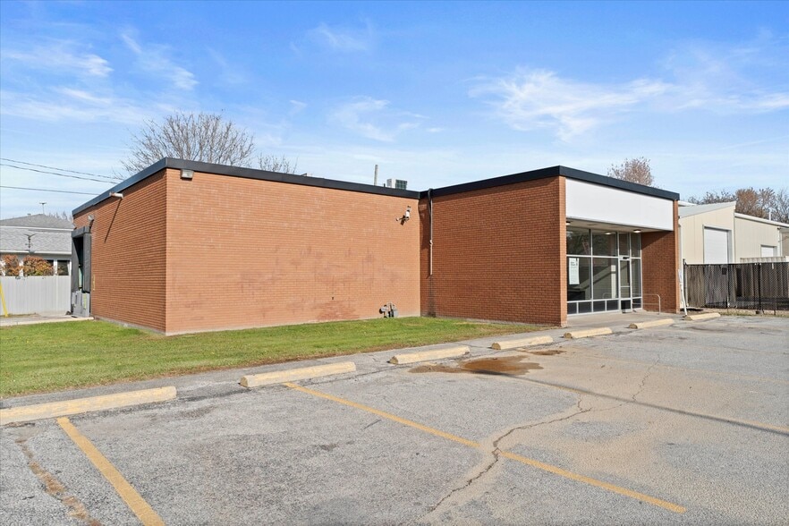 398 King St W, Essex, ON à louer - Photo du bâtiment - Image 2 de 14