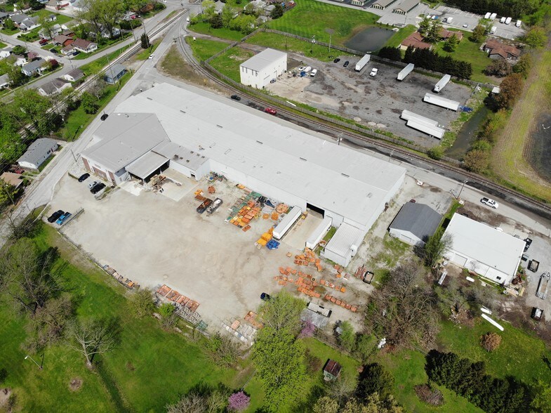 211 Province St, Franklin, IN à louer - Photo du bâtiment - Image 2 de 6