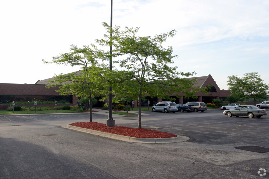 3350 Eagle Park Dr NE, Grand Rapids, MI for lease - Building Photo - Image 2 of 15