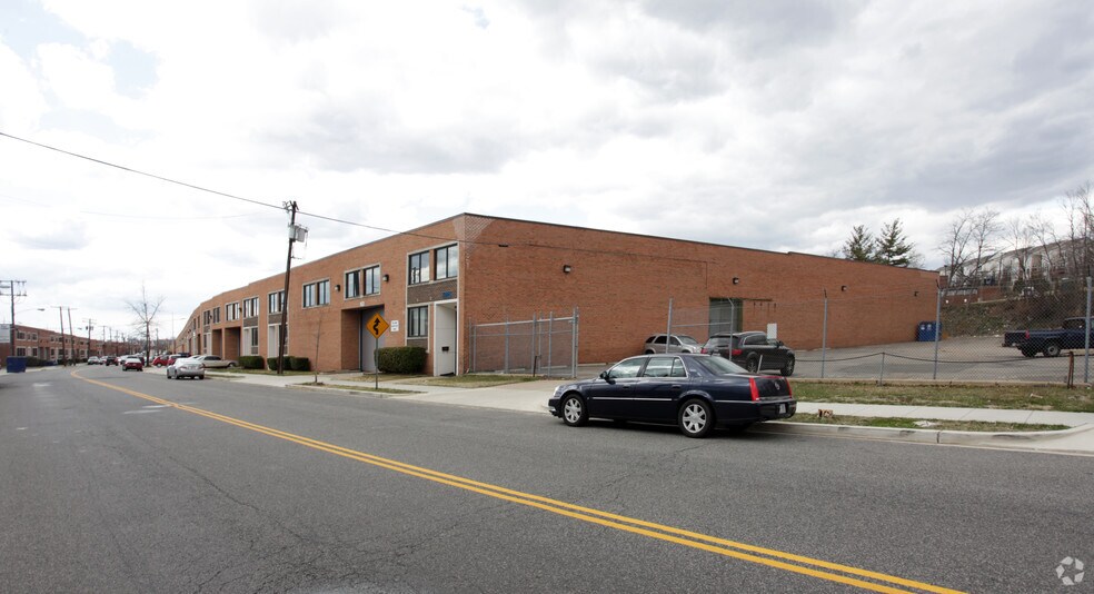 3515-3521 V St NE, Washington, DC à louer - Photo du bâtiment - Image 3 de 17