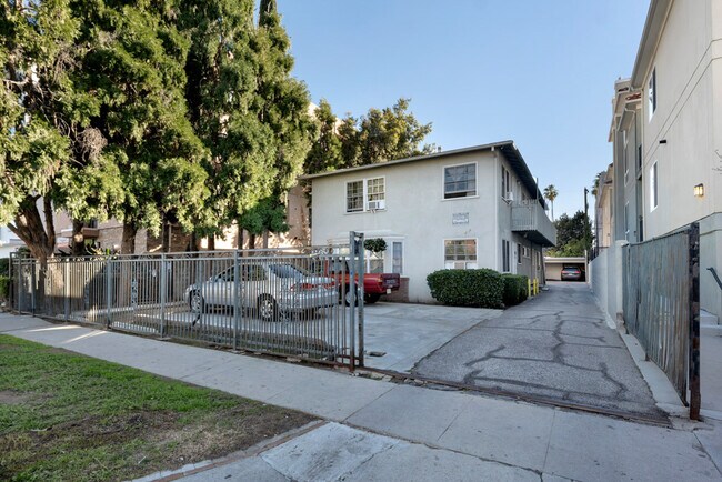 More details for 14622 Sylvan St, Van Nuys, CA - Multifamily for Sale