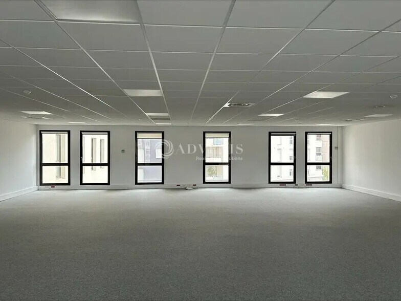 Office in Nîmes for lease - Interior Photo - Image 2 of 5