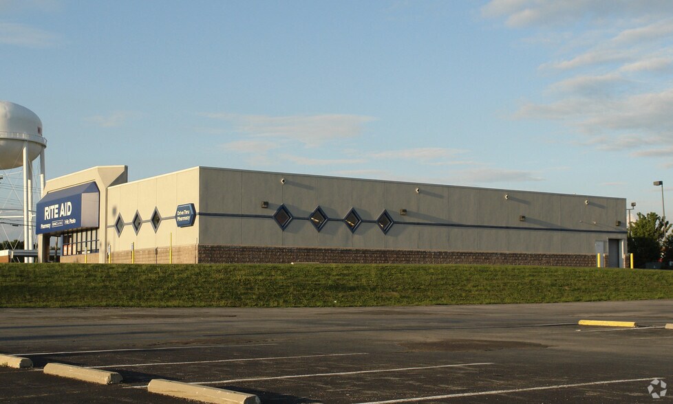 4 E Walton St, Willard, OH à vendre - Photo du bâtiment - Image 2 de 4