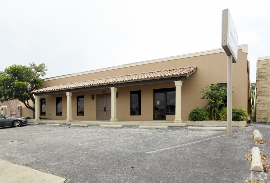 318 W Nakoma St, San Antonio, TX à vendre - Photo du bâtiment - Image 2 de 2