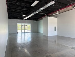 28280 Old 41 Rd, Bonita Springs, FL for lease Interior Photo- Image 1 of 2