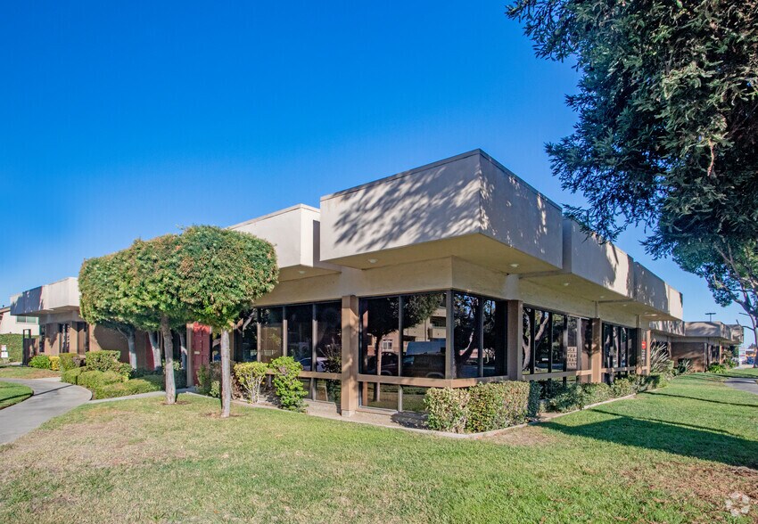 1361 S Winchester Blvd, San Jose, CA à louer - Photo du bâtiment - Image 3 de 5