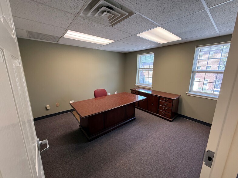 11-22 Regency Plz, Glen, Glen Mills, PA à louer - Photo du bâtiment - Image 3 de 9