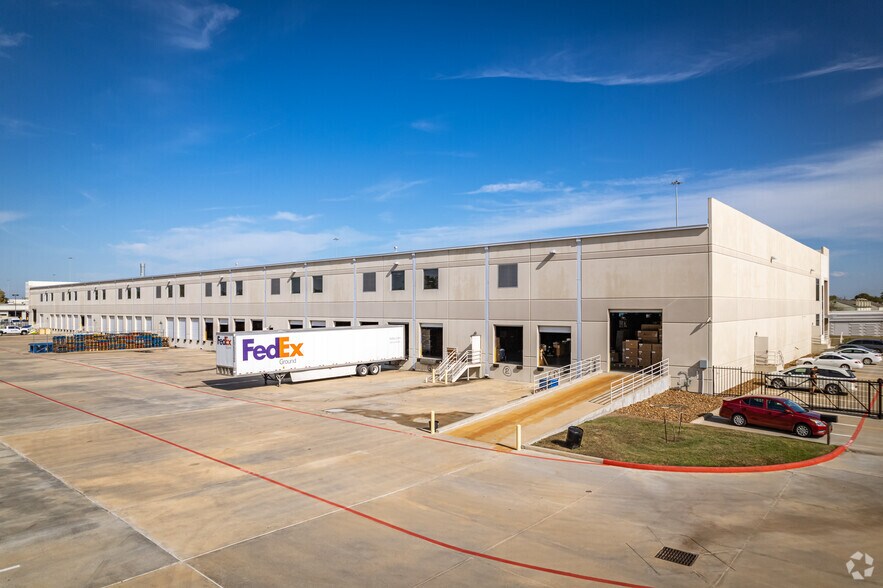10401 S Sam Houston Pky W, Houston, TX à louer - Photo du bâtiment - Image 3 de 6