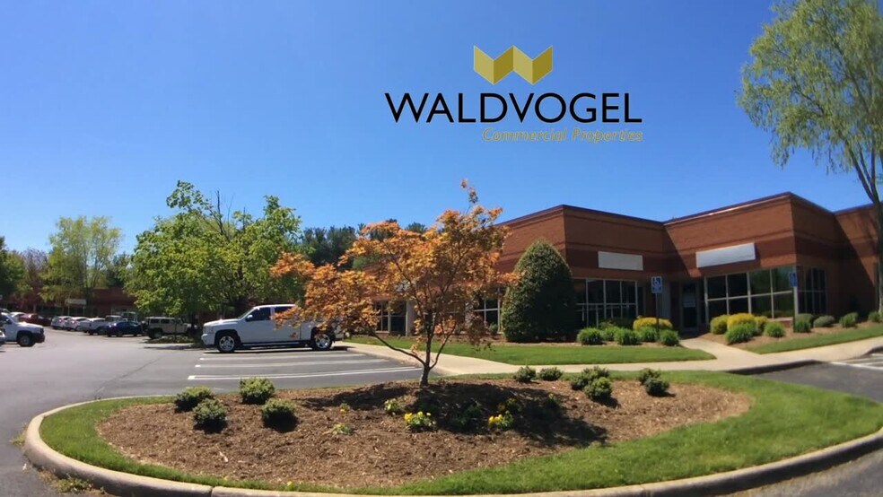 6701 Peters Creek Rd, Roanoke, VA à louer - Vidéo sur l’inscription commerciale - Image 2 de 7