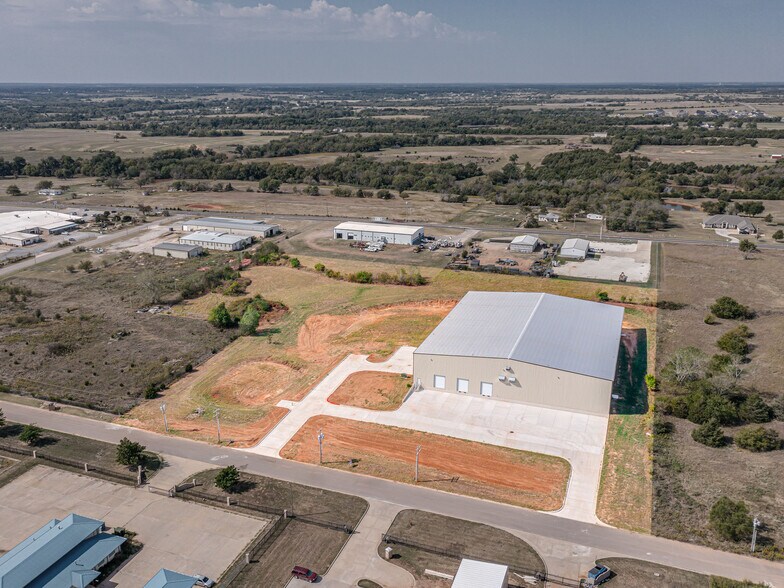 8032 Industrial Dr, Shawnee, OK for sale - Building Photo - Image 2 of 11