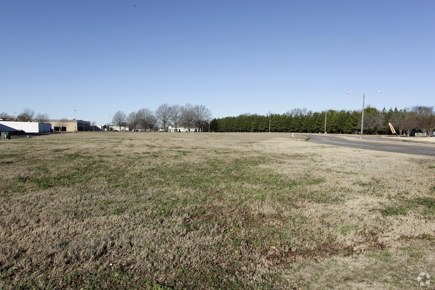 5802 Eastdale Dr, Montgomery, AL à vendre - Photo principale - Image 1 de 2