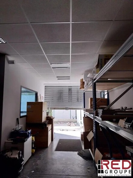 Flex in Éguilles for lease - Building Photo - Image 3 of 9