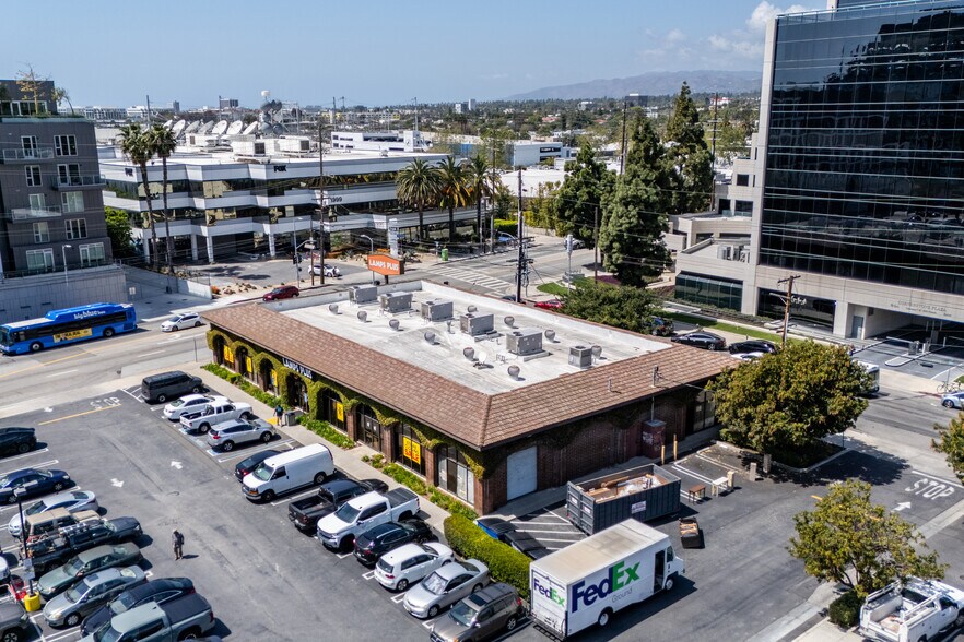 2012 S Bundy Dr, Los Angeles, CA for lease - Building Photo - Image 1 of 9