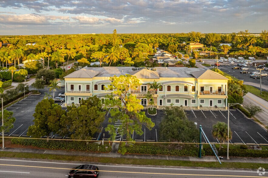 1300 Goodlette Rd N, Naples, FL à louer - Photo du bâtiment - Image 3 de 9
