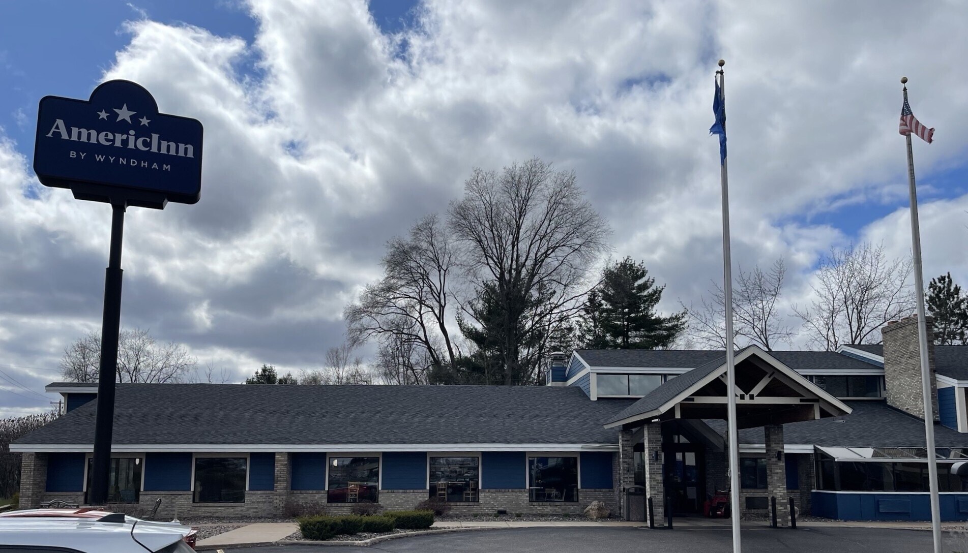 11 E South Ave, Chippewa Falls, WI for sale Building Photo- Image 1 of 1