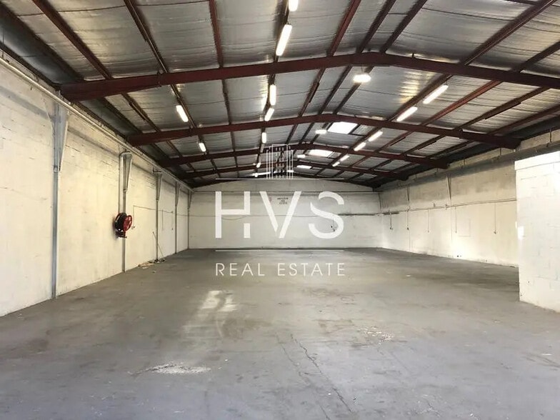 Industrial in Vitrolles for lease - Interior Photo - Image 3 of 3