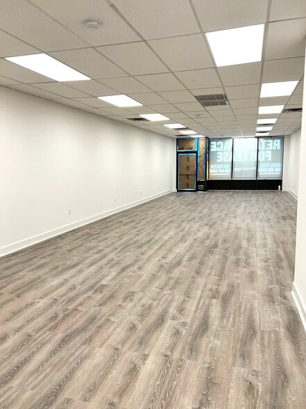 814-850 Merrick Rd, Baldwin, NY à louer - Photo intérieure - Image 3 de 6