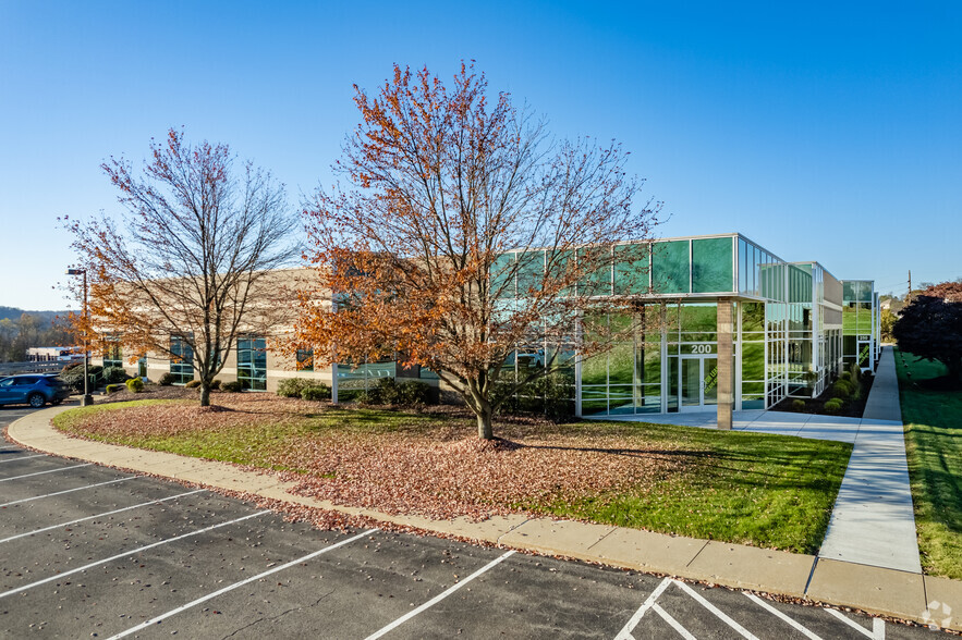 121 Hillpointe Dr, Canonsburg, PA for lease - Building Photo - Image 2 of 5