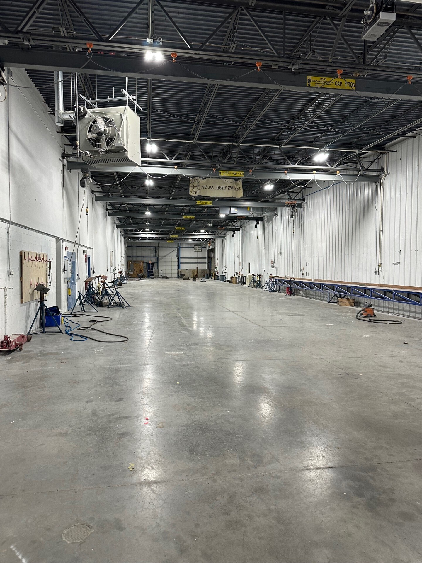 33 Broadcommon Rd, Bristol, RI à louer Photo du bâtiment- Image 1 de 4