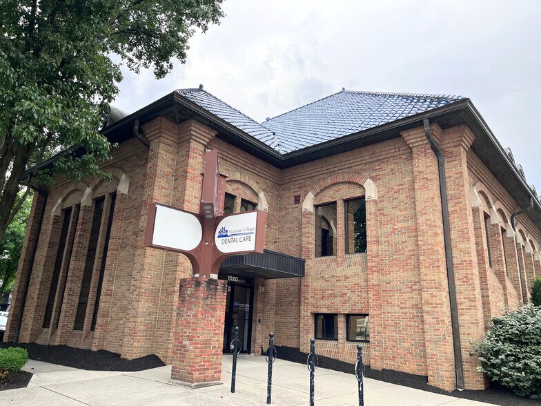 1020 Dennison Ave, Columbus, OH à louer - Photo du bâtiment - Image 2 de 5