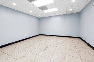2227 N Federal Hwy, Hollywood, FL for lease Interior Photo- Image 2 of 4