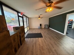 705 Live Oak St, Tarpon Springs, FL for sale Interior Photo- Image 2 of 9