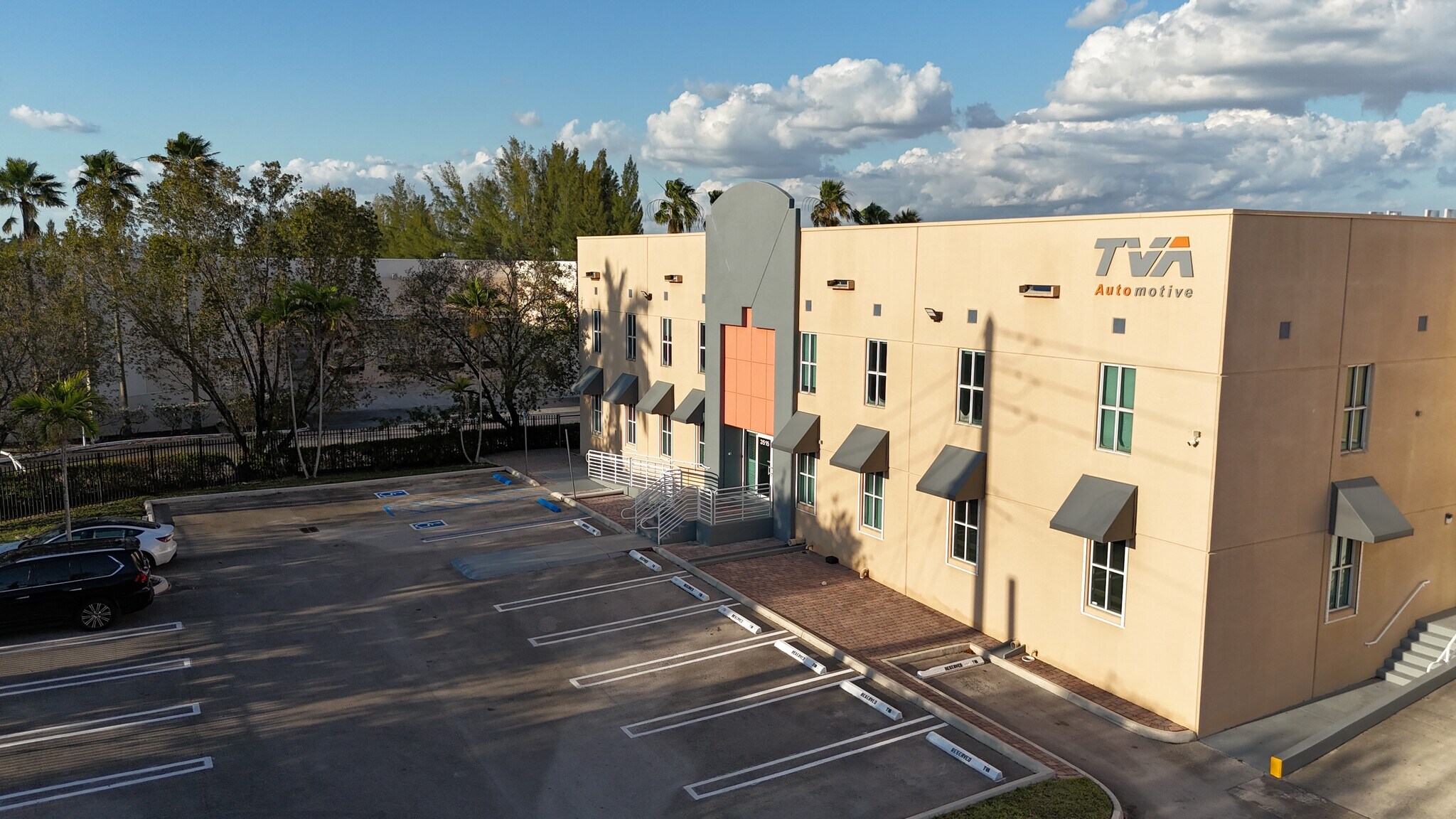 3515 NW 113th Ct, Doral, FL à louer Photo principale- Image 1 de 10