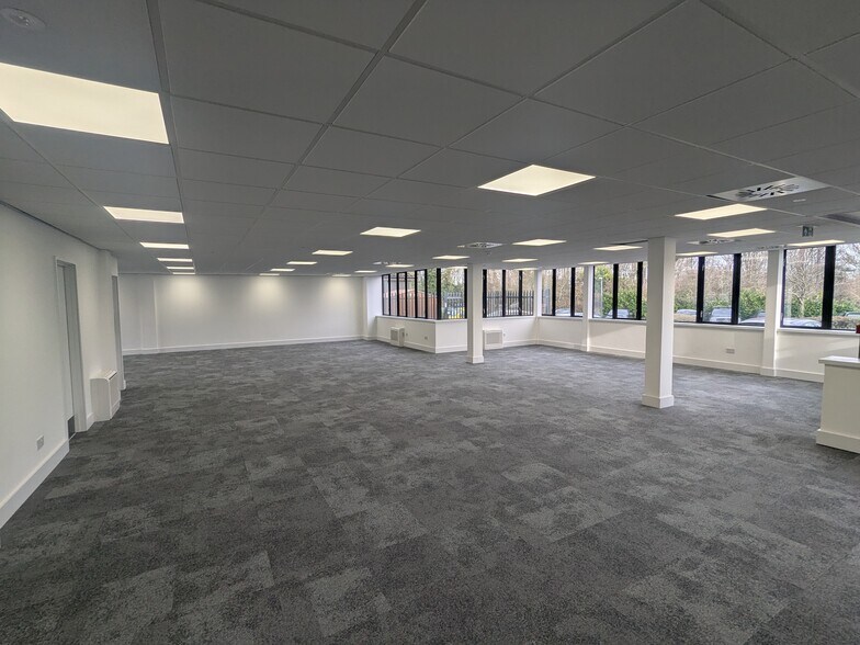 Wellbrook Ct, Girton à louer - Photo du bâtiment - Image 2 de 8