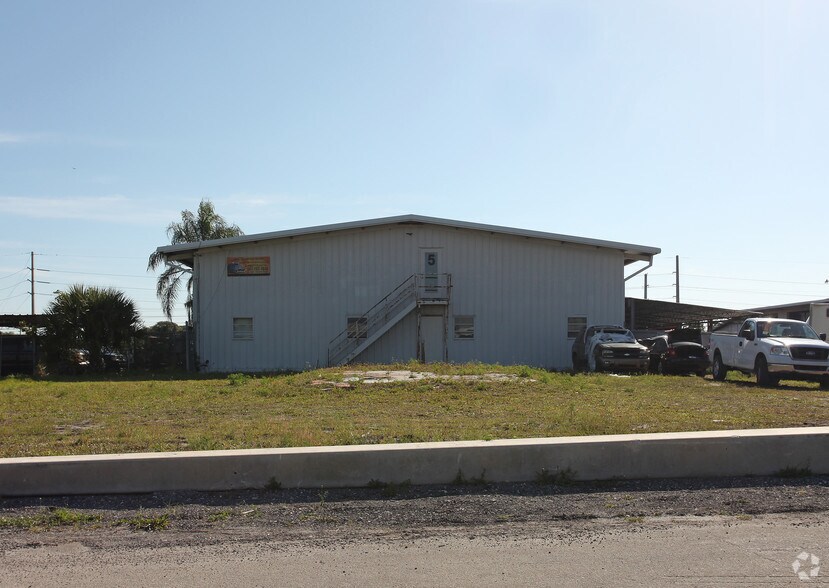2269 Indian Rd, West Palm Beach, FL à louer - Photo du bâtiment - Image 2 de 6