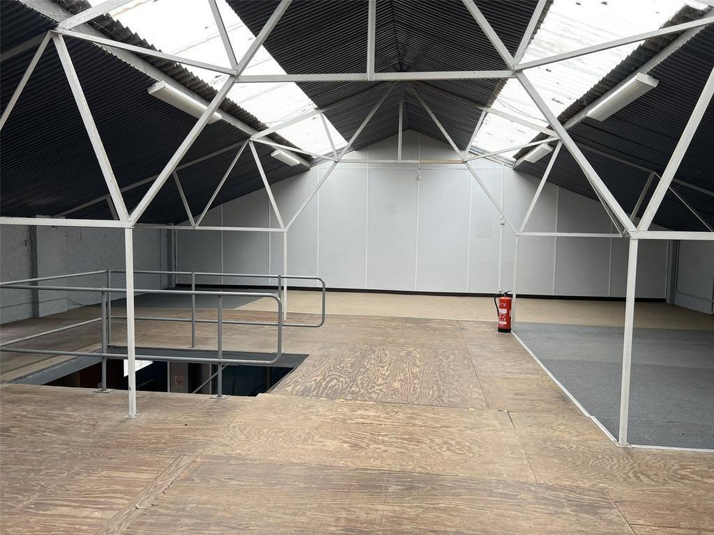 45 Brook Rd, Rayleigh for lease Interior Photo- Image 1 of 9