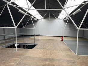 45 Brook Rd, Rayleigh for lease Interior Photo- Image 1 of 9