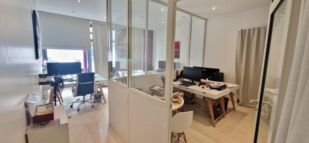 17 Rue Nollet, Paris for lease - Interior Photo - Image 3 of 6