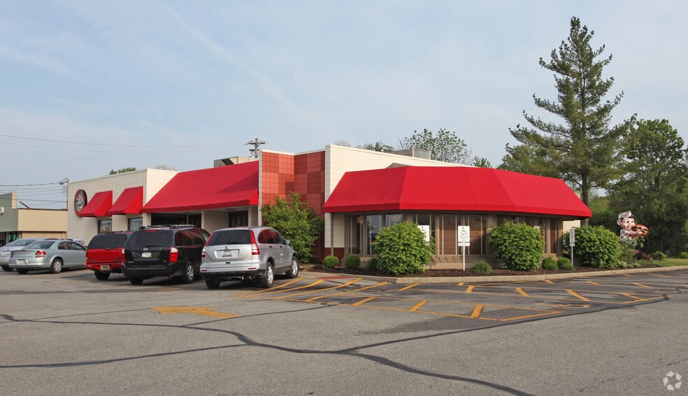 7706 Beechmont Ave, Cincinnati, OH for lease - Primary Photo - Image 1 of 3