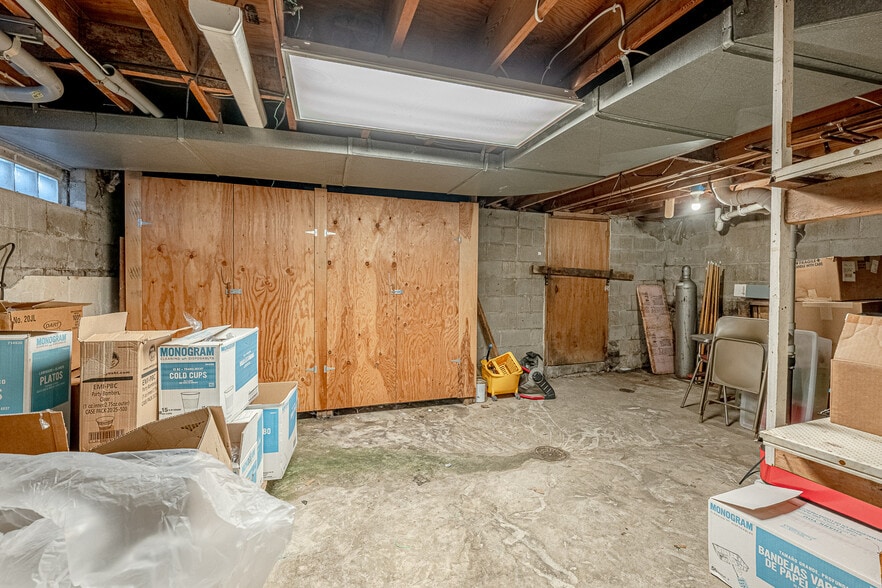 127 W Main St, Belleville, WI for sale - Interior Photo - Image 3 of 62