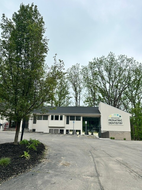 656 Kreag Rd, Pittsford, NY à louer Photo du bâtiment- Image 1 de 27