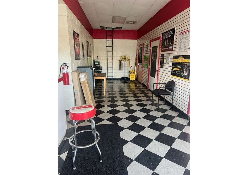 2016 W Foothill Blvd, Upland, CA for lease - Building Photo - Image 3 of 7