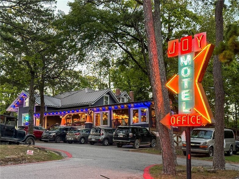 Wanderoo Lodge and Gravel Bar portefeuille de 2 propriétés à vendre sur LoopNet.ca - Photo du bâtiment - Image 2 de 46