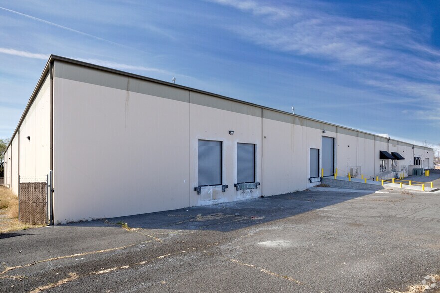 575-585 Reactor Way, Reno, NV à louer - Photo principale - Image 3 de 113